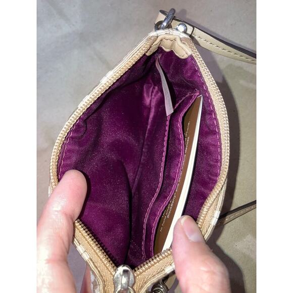 COACH SMALL TAN, IVORY SIGNATURE PRINT CANVAS WRISTLET - Picture 6 of 7